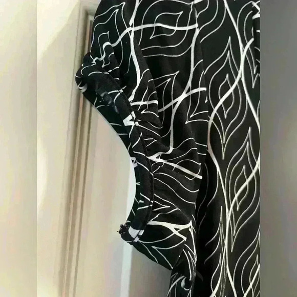 Worthington Black and White Patterned Blouse Size Small - Picture 6 of 9